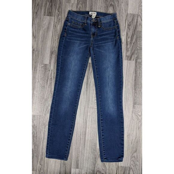 (3/$35) Mudd Size 3 Embroidered Stretchy Medium Wash Whiskered Denim Blue Jeans - Picture 1 of 10
